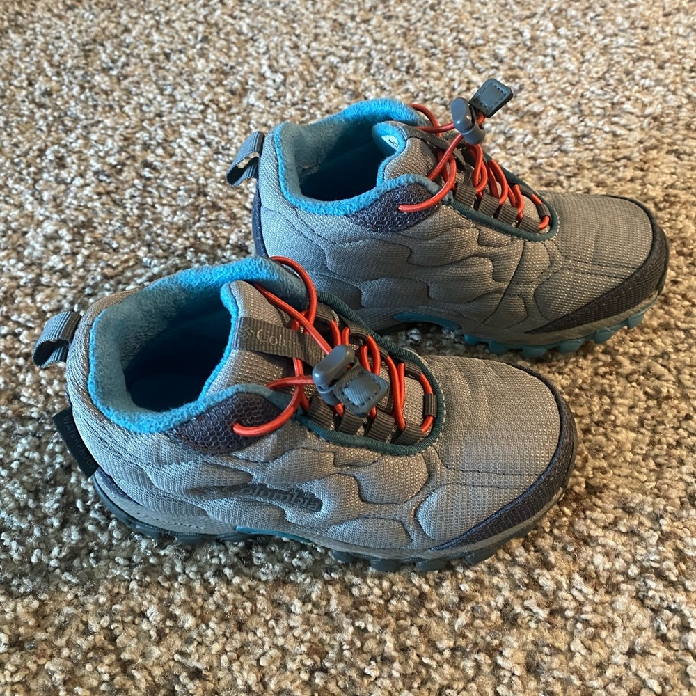 Columbia waterproof hiking boots/sneakers, excellent condition